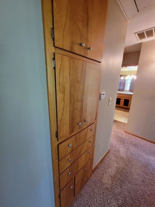 Building Photo - 1103 College St