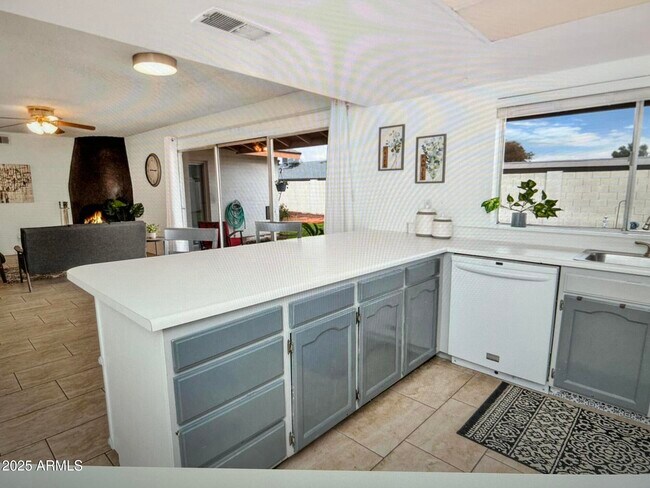 Building Photo - 4852 W Cochise Dr