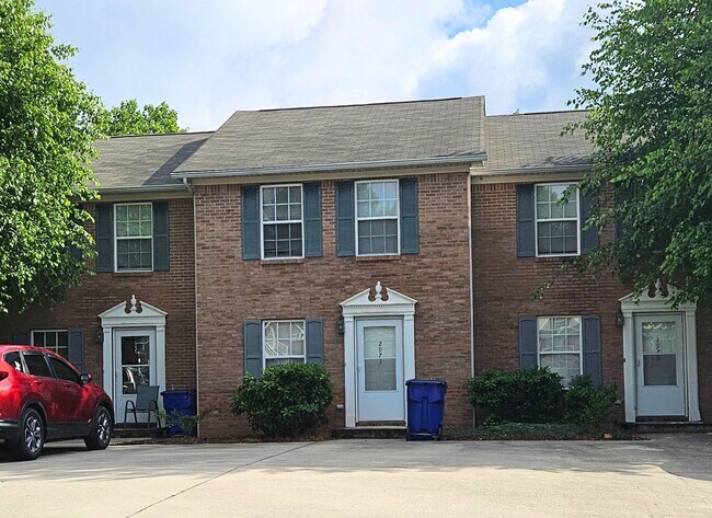 Primary Photo - Landmark Court lll