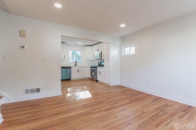 Building Photo - 21 Heathcote Ave