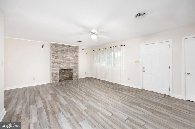 Building Photo - 731 Richwil Dr