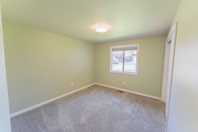 Building Photo - 3120 NE 98th Cir