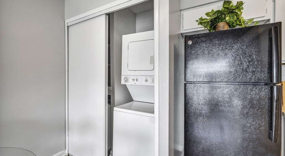 Building Photo - 3631 Callaghan Rd