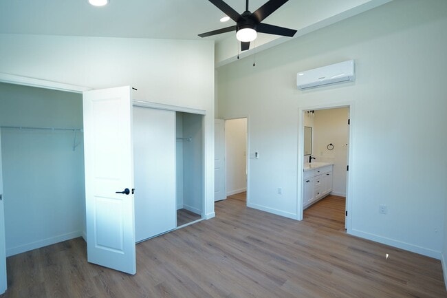 Building Photo - 4805 Charlotte Way