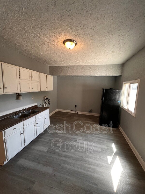 Building Photo - 3318 W 30th St