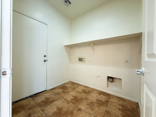 Building Photo - Charming Glendale Home with Spacious Lot & Prime West Valley Location!