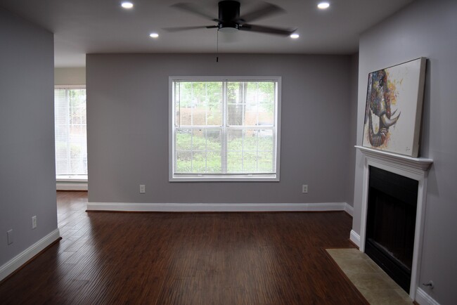 Building Photo - 606 Glenleaf Dr