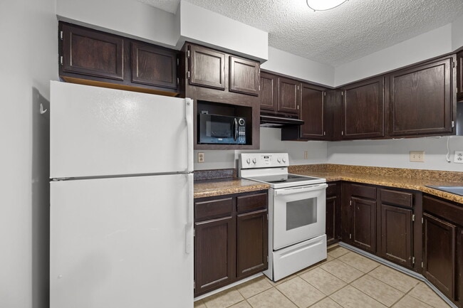 Building Photo - 2505 Stockbridge Dr