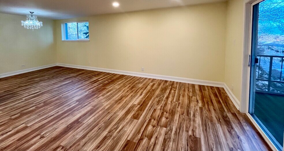 Building Photo - 2375 S Linden Ct