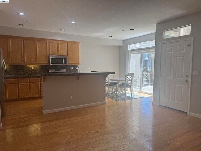 Building Photo - 3162 Golden Crest Common