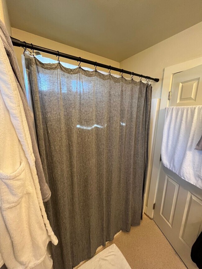 Building Photo - 1635nw2