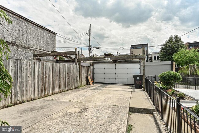 Building Photo - 512 Varnum St NW