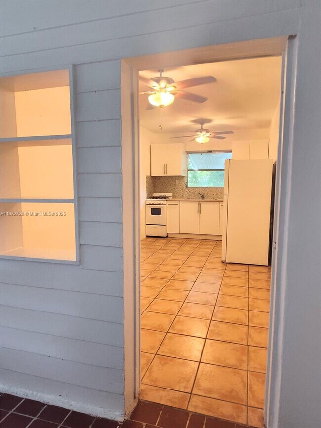 Building Photo - 11342 Peachtree Dr