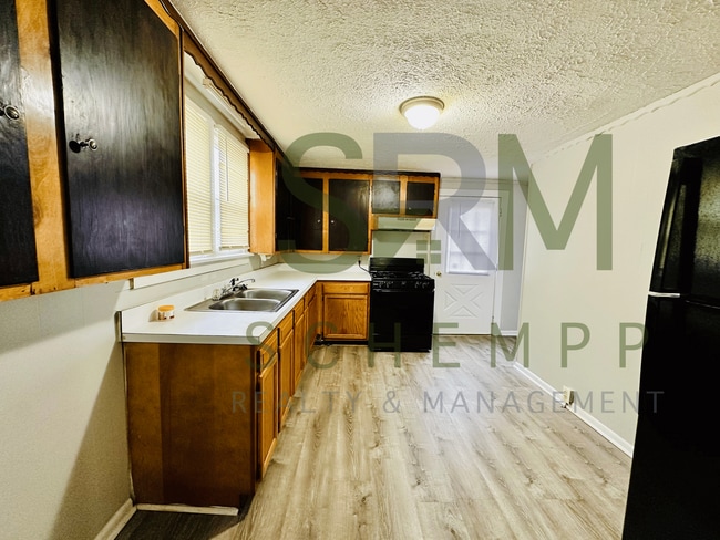 Building Photo - Charming 2-3 Bedroom House off Taylor Blvd! Section 8 accepted