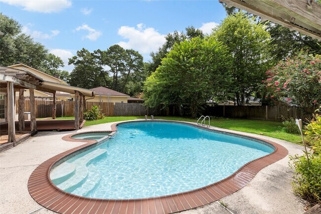Building Photo - 8215 Winding Hill Ln