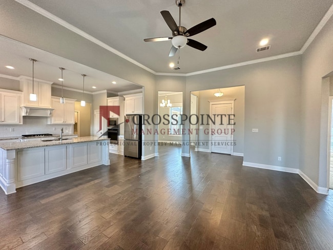 Building Photo - Stunning 3 Bed 2 Bath in South Tyler!