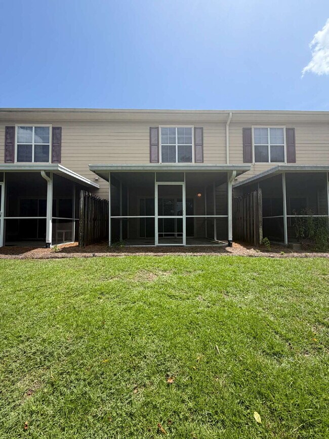 Building Photo - Luxurious 3-Bedroom Condo in Panama City, FL with Spacious Layout and Modern Amenities!