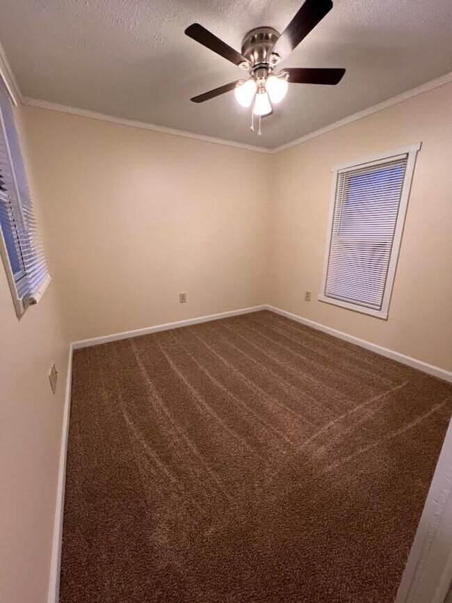 Building Photo - 112 Hazel St