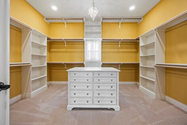 Building Photo - 2624 University Club Dr