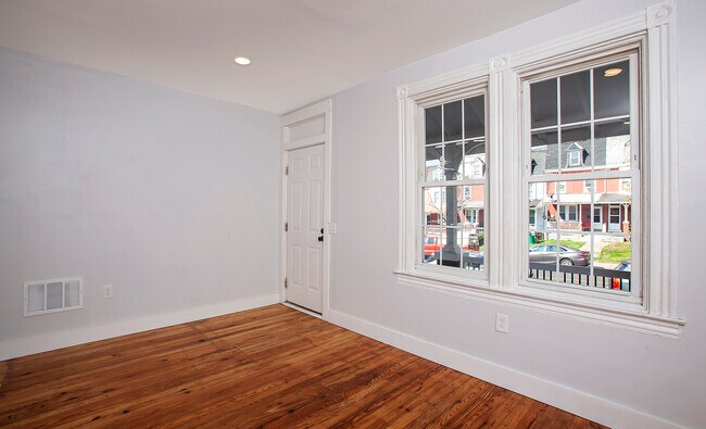 Building Photo - 333 S Ann St