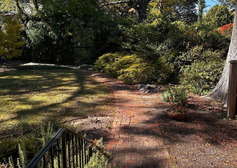 Building Photo - 509 Watts St