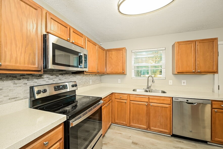 Building Photo - 805 General Barksdale Dr