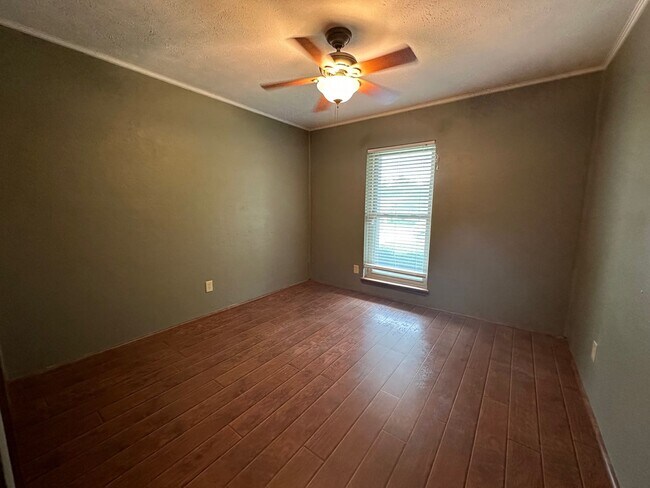 Building Photo - Adorable Home on Corner LOT- COMING SOON