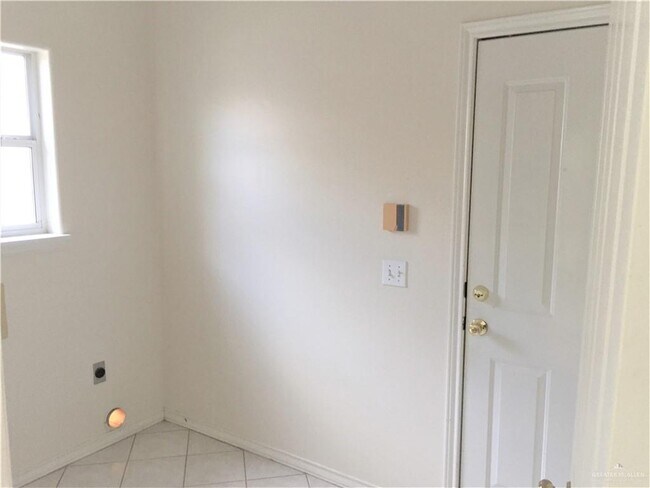 Building Photo - 24 N 43rd St