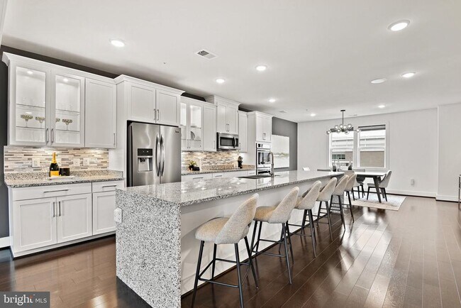 Building Photo - 44742 Tiverton Sq