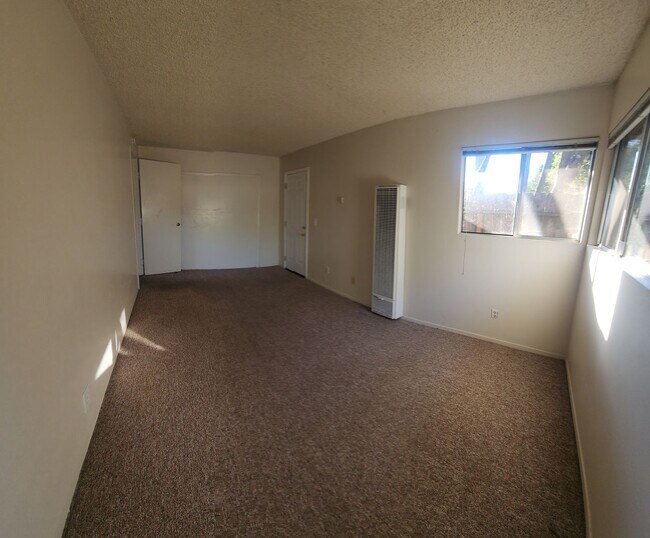 Building Photo - 4 bed 2 bath spacious home with 2 car garage in SLO!