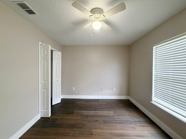 Building Photo - 47 Sawfish Ct