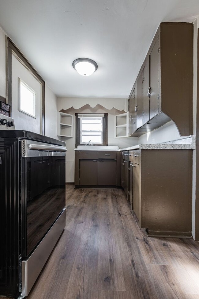 Building Photo - nre936