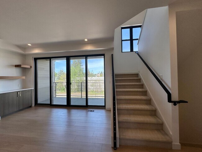 Building Photo - 4757 Kona Dr