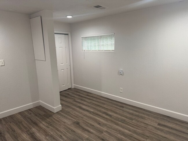 Building Photo - Updated & Remodeled Home Near KU Med
