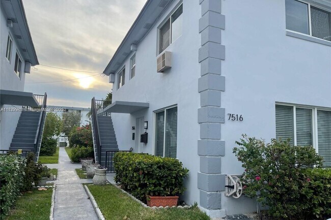 Primary Photo - 7516 E Treasure Dr