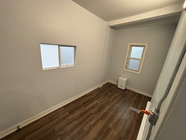 Building Photo - 6744 S St Lawrence Ave