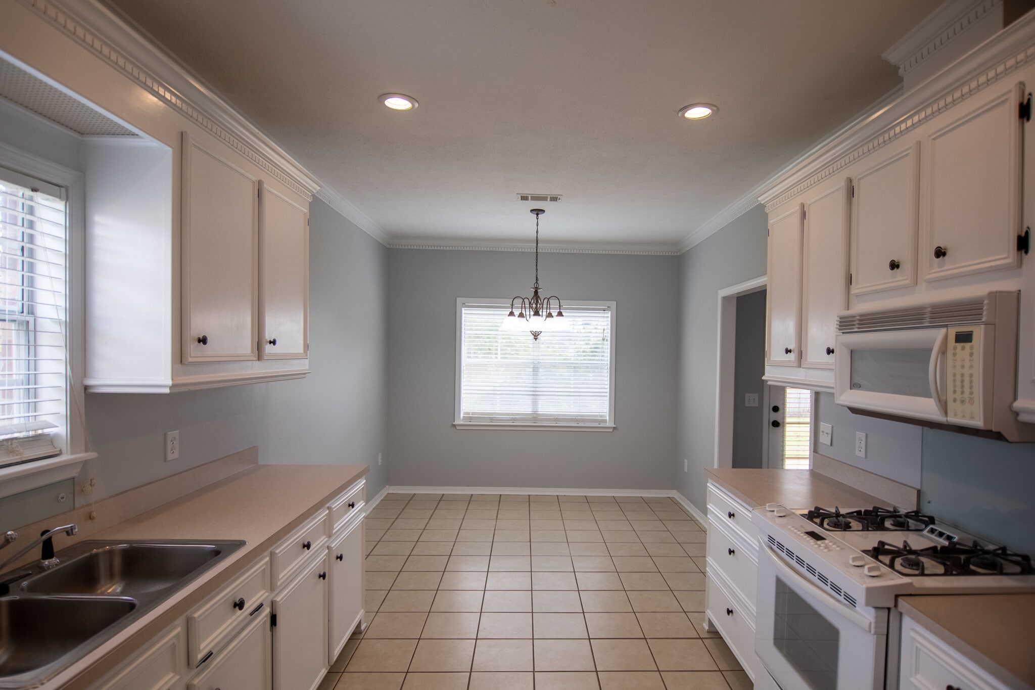 Kitchen / Dining Area - 106 Hanover Cove
