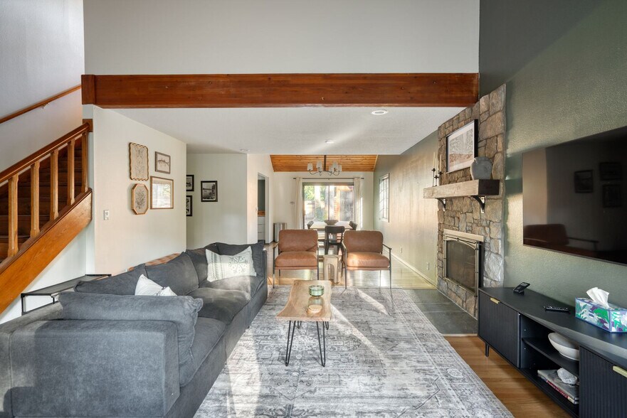 Building Photo - 65377 E Sandy River Ln