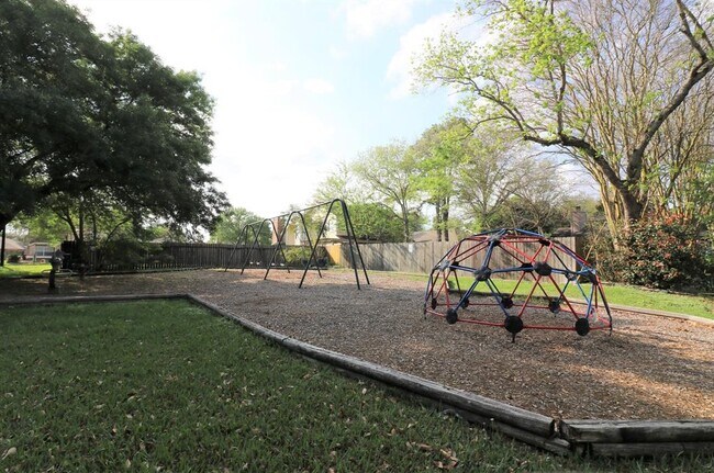 Building Photo - 12639 Ashford Hills Dr
