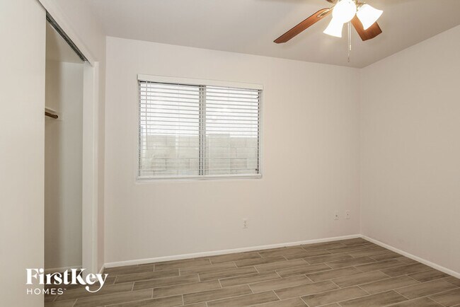 Building Photo - 4605 E Grovers Ave