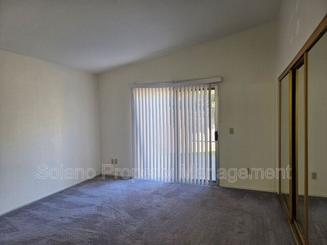 Building Photo - 203 Catalpa Ln