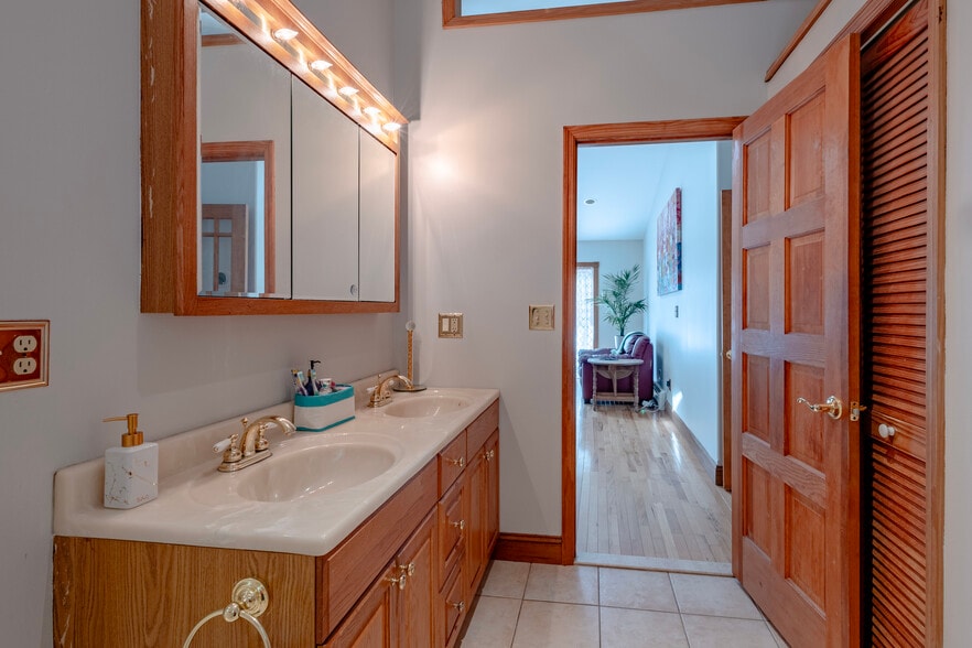 Building Photo - 386 Leroux Rd