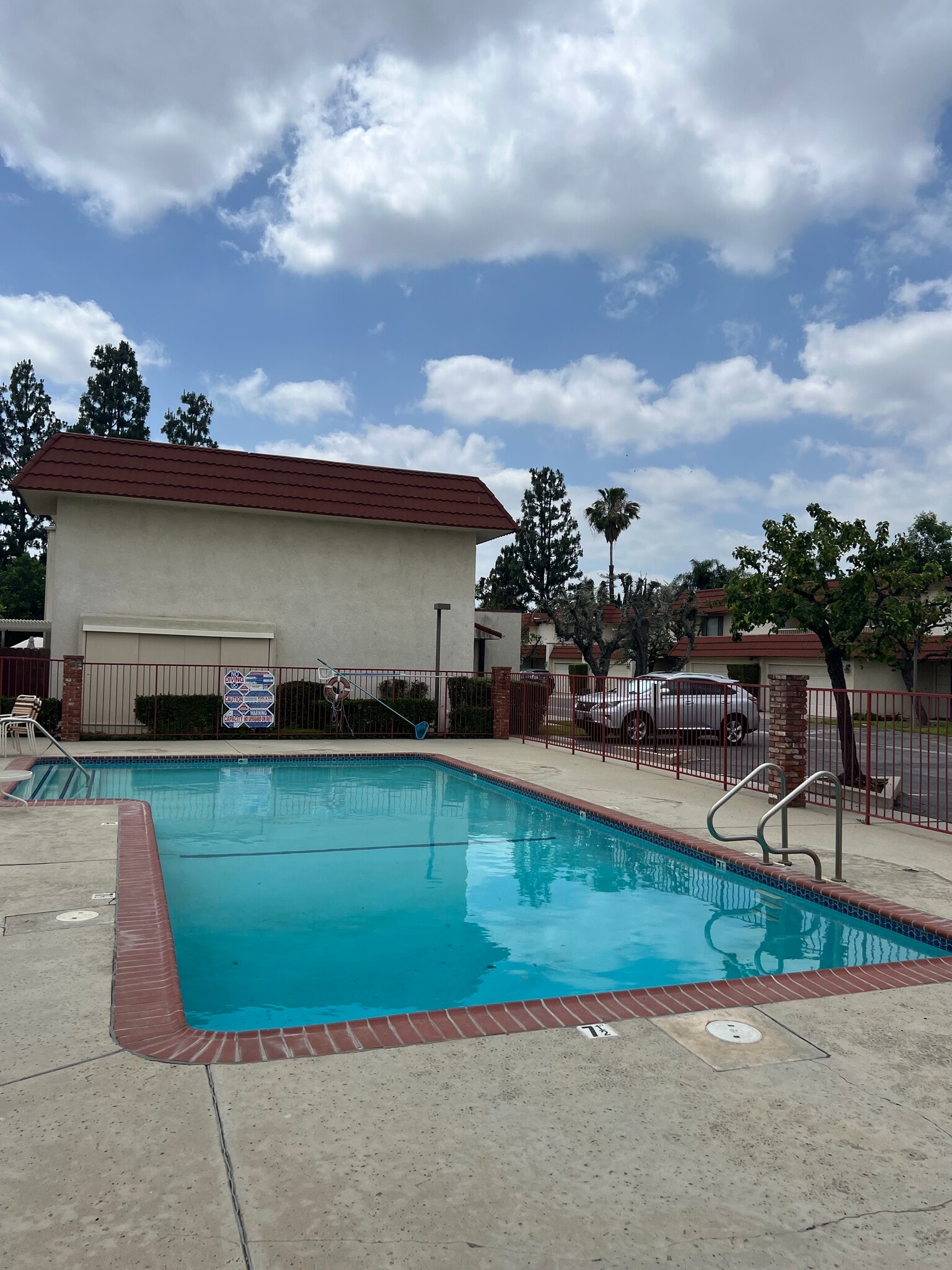 Building Photo - 9950 Reseda Blvd