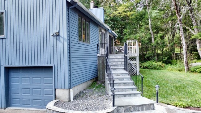 Building Photo - 421 E Hyerdale Dr