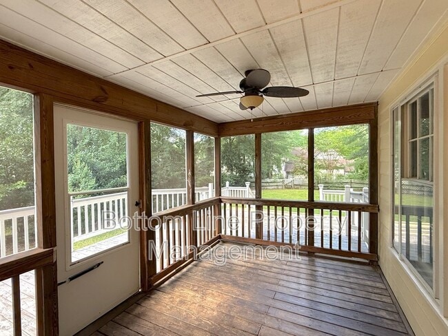 Building Photo - 2321 Heathershire Ln
