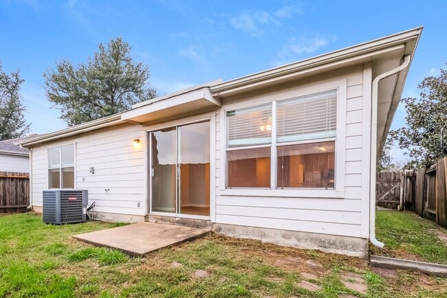 Building Photo - 614 Cypresswood Trce