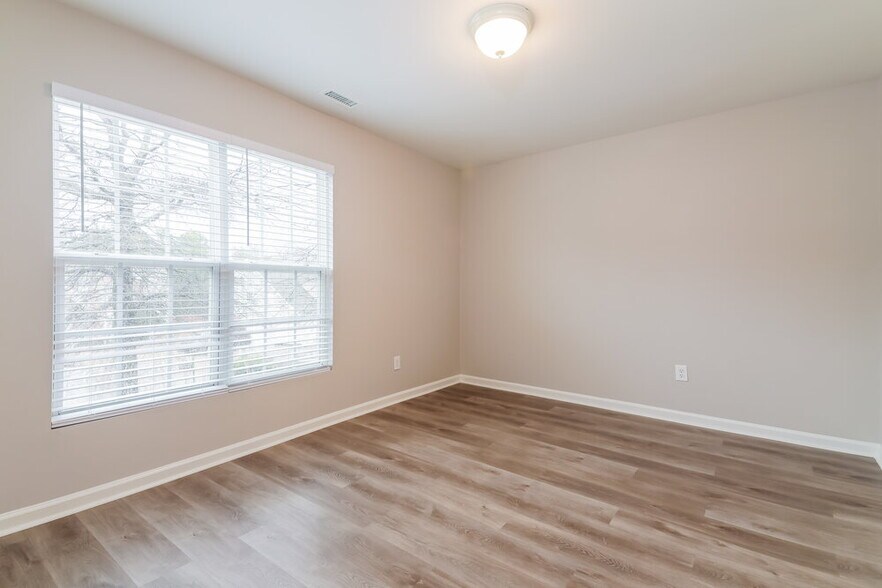 Building Photo - 5150 Wetlands Dr