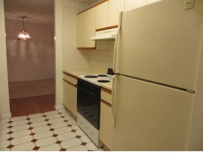 Building Photo - 5 Strawberry Bank Rd