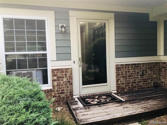 Building Photo - 41419 Cornell Dr