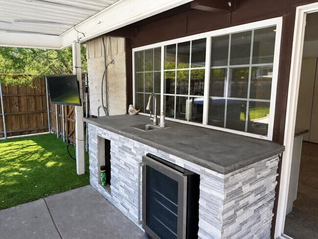 Building Photo - 11067 Wallbrook Dr